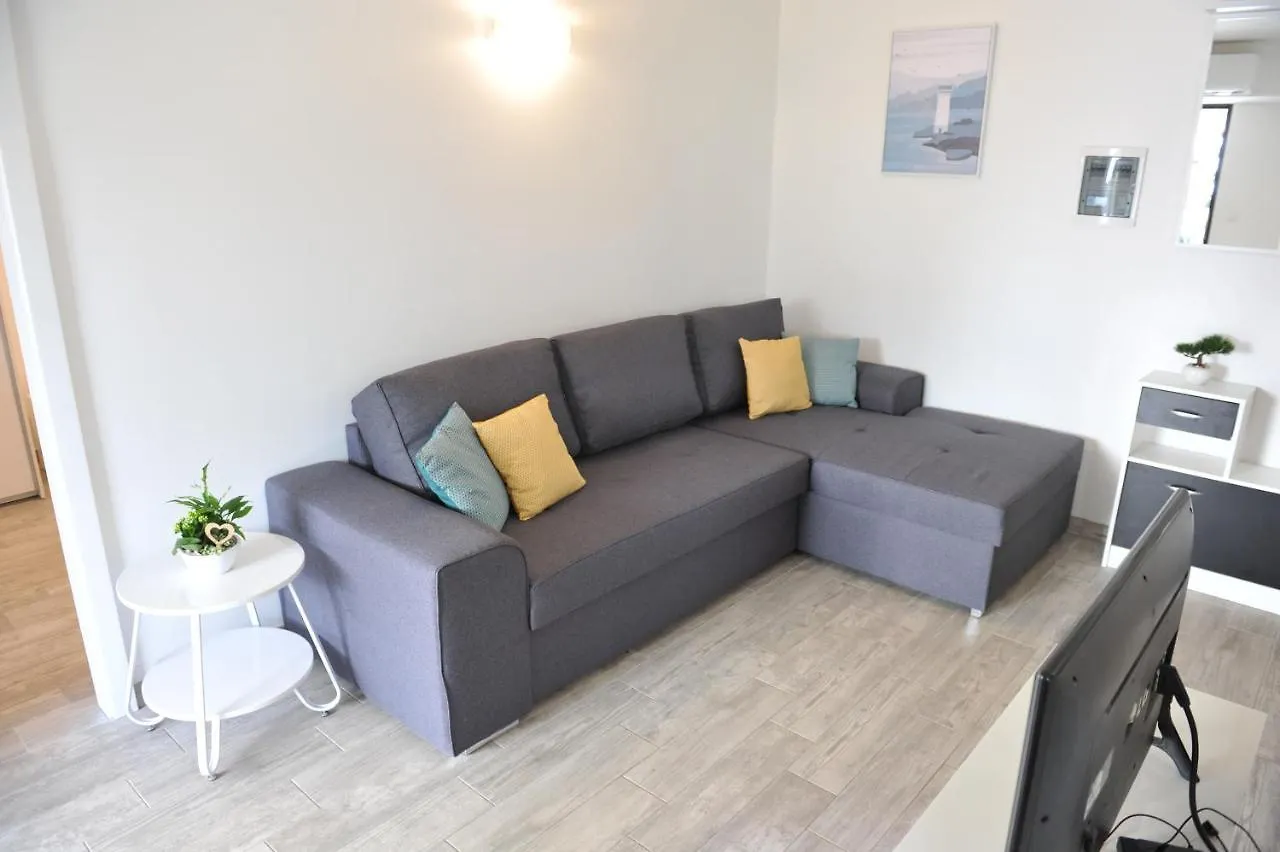 Nelly Apartment Rijeka 0*,
