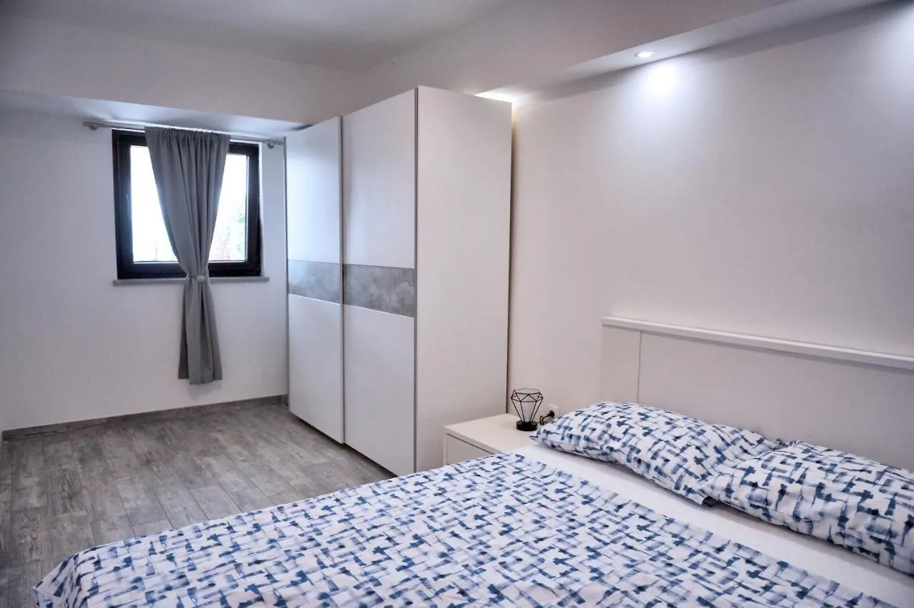 Nelly Apartment Rijeka 0*,