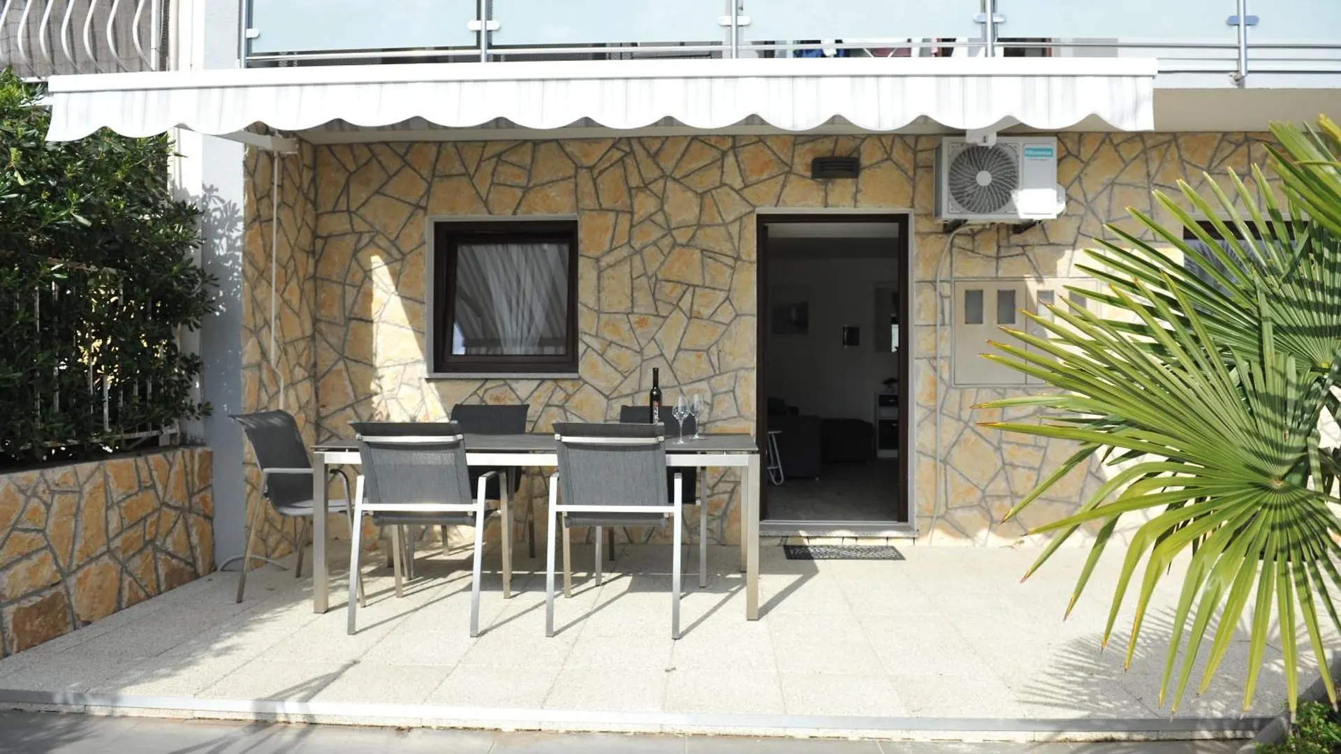 Nelly Apartment Rijeka 0*,